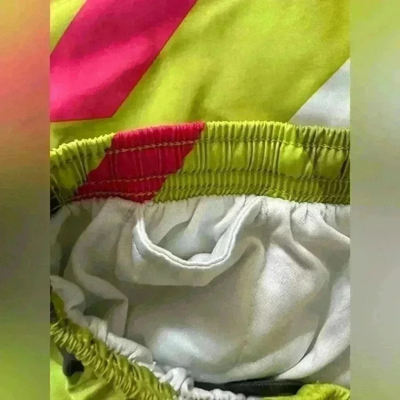 Nike Dri-Fit Women's Activewear Shorts (159) - Picture 8 of 8